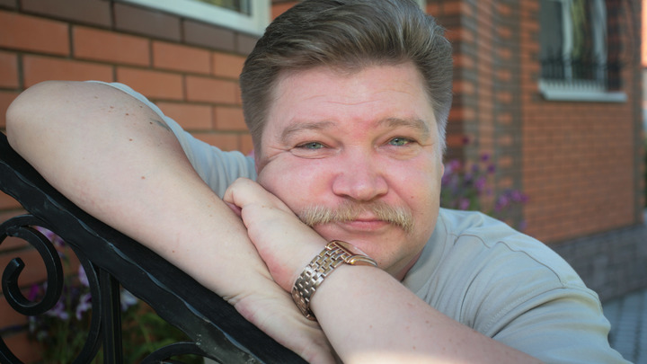 «Помер и хрен с ним»:  юморист Бандурин высказался о местной медицине во время гастролей в Перми