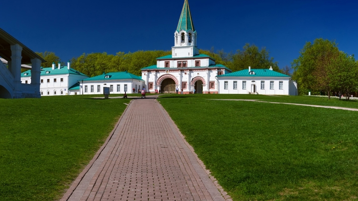 Верующих осадили в кощунственной форме: В Коломенском исчез православный крест