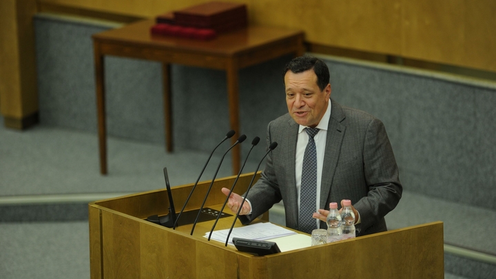 Буря в Госдуме из-за единороссов: Помощь людям депутаты назвали пиаром и отменили