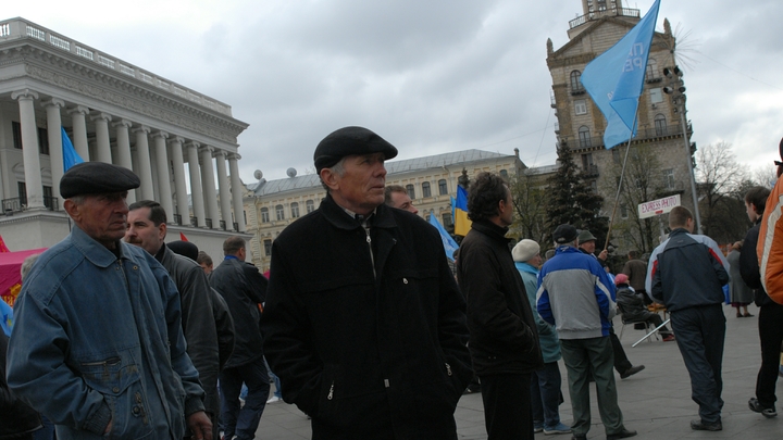 Массовый отъезд украинцев за рубеж чреват катастрофой для страны - политик