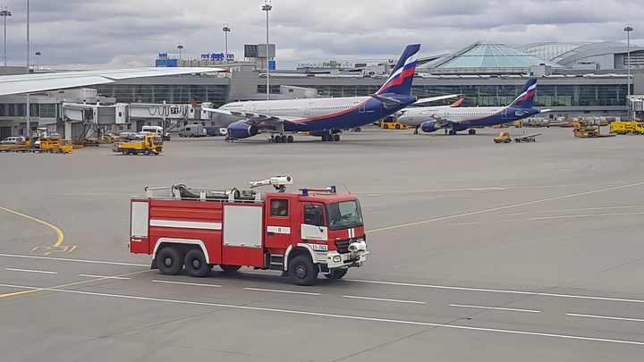 Вспыхнуло крыло. Встал двигатель: Посадку аварийного самолёта снял на видео его пассажир