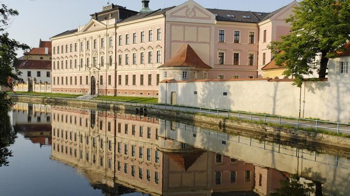 Недостаточно говорить: Ещё одна страна пала жертвой европейских ценностей