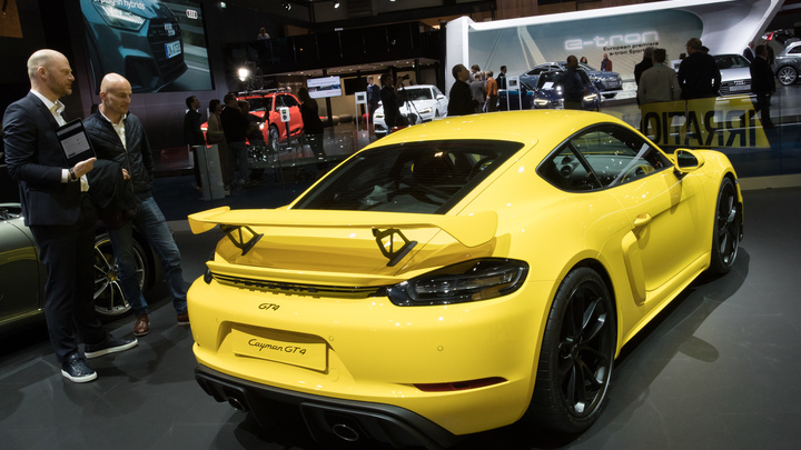 Устроивший адские гонки на Porsche в Петербурге раскрыл себя: За рулём был скандальный блогер