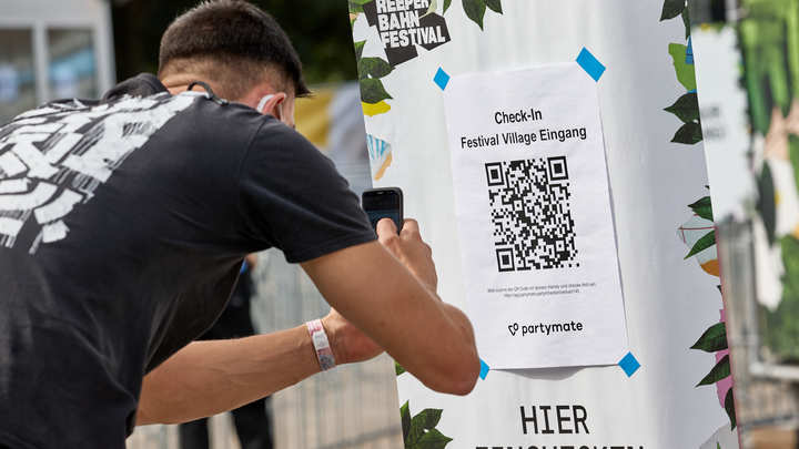 За покупками по электронному пропуску. Систему QR-кодов хотят внедрить во всех московских магазинах