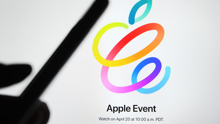 Даже двух баб всунули: В презентации Apple нашли все меньшинства