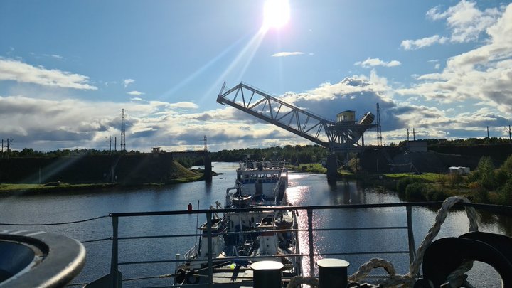 До сдачи в Минобороны остался год: Почему на верфи сгорел корвет Проворный?