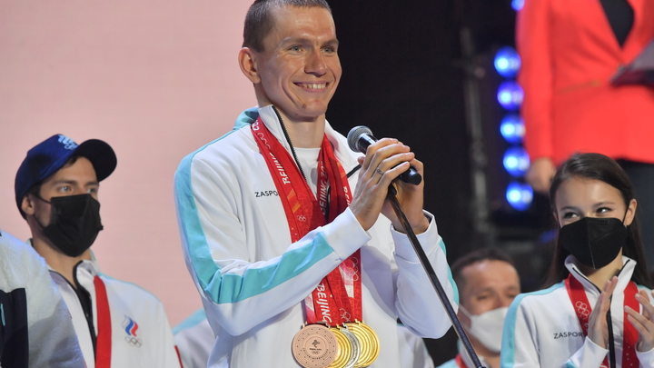 Лыжник Александр Большунов лишился контракта с немецкой компанией Kinetixx: в чём причина