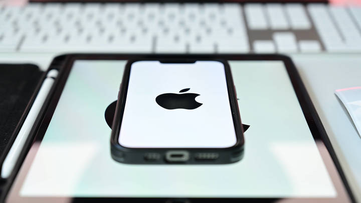 Санкции работают, да? Русский блогер получил новинку от Apple раньше самих американцев