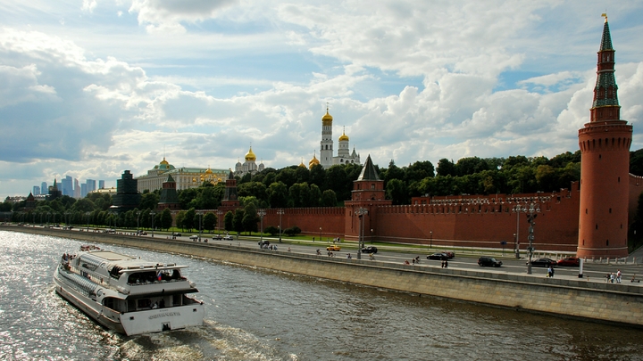 На сайте Суда сюда! можно купить билеты на речные прогулки