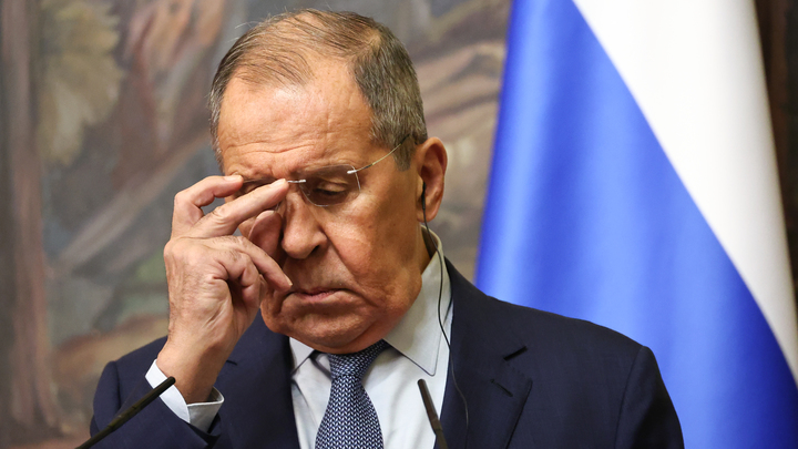 Пашиняновский депутат, обещавший арестовать Путина, нацелился плевком в Лаврова