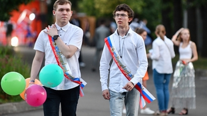 Выпускники Мелитополя получили аттестаты российского образца