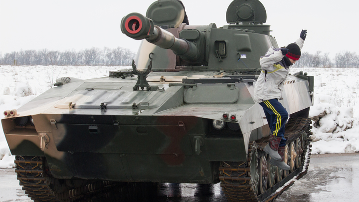 Журналисты обнаружили военную технику России в 40 км от Луганской Народной Республики