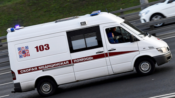 В Екатеринбурге на улице Белинского перевернулся автомобиль