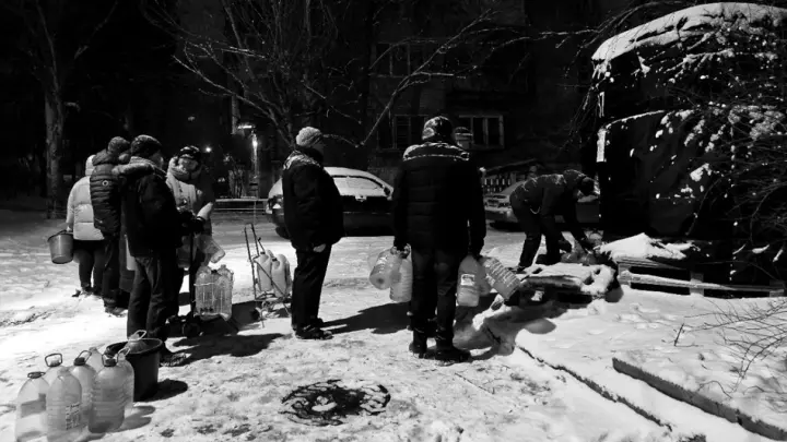 Жизнь без воды: в Донецке делятся лайфхаками и требуют ответа от чиновников