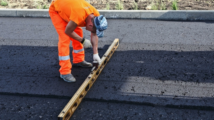 В Батайске закрыли мост над трассой М-4 Дон: схема объезда
