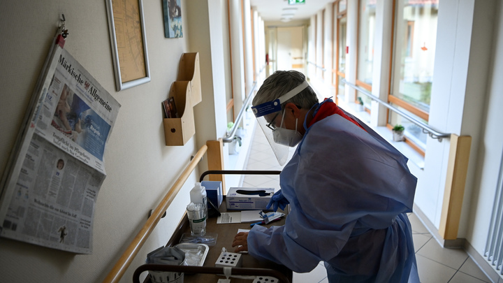 Эпидемиолог оценил, как быстро омикрон захватит Россию