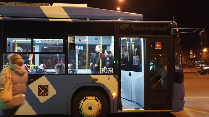 Четыре троллейбуса изменили маршруты из-за обрыва сети на проспекте Ветеранов