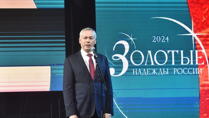 Андрей Травников поздравил новосибирских выпускников с успешным окончанием школы
