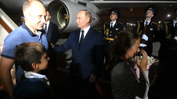 Разведчики Дульцевы: Сын спокойно отреагировал на то, что он русский