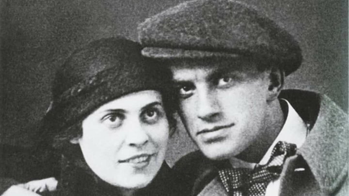 В Екатеринбурге выставили на продажу письмо Маяковского с его личным рисунком