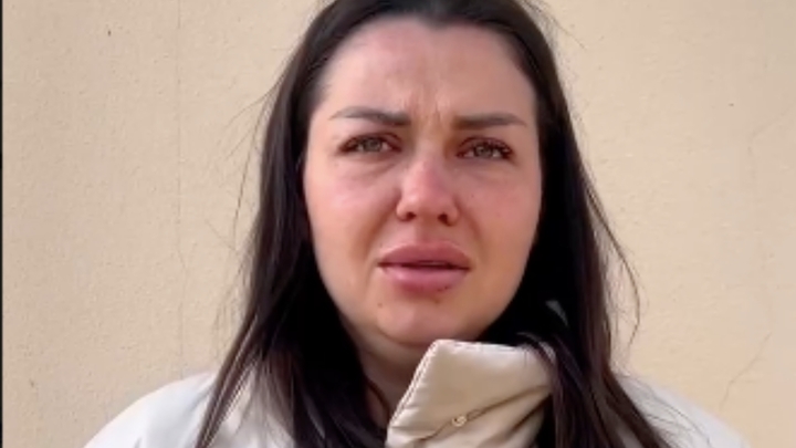 Должны страдать: вдова погибшего аниматора записала обращение в день похорон супруга