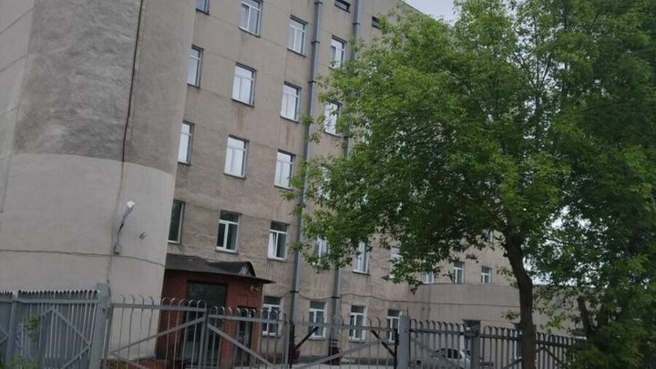 Пять этажей мигрантов: новосибирцев шокировало появление нового хостела