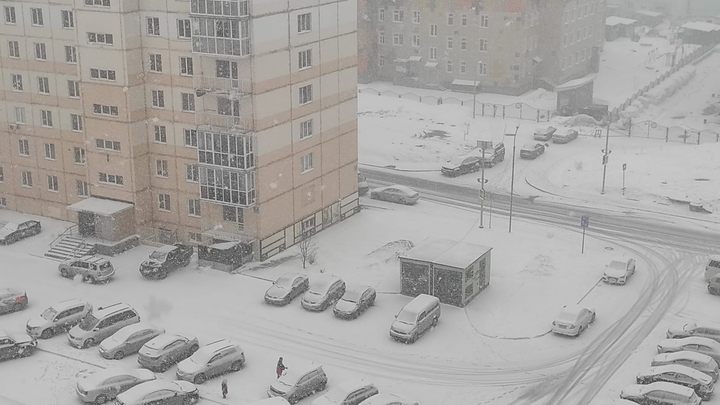 В Страстную пятницу 14 апреля Новосибирск засыпало снегом