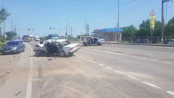 В Крымском районе один человек погиб и пятеро пострадали в ДТП с двумя легковушками