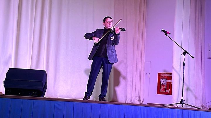 Скрипач из Новосибирска даёт концерты по России в поддержку СВО
