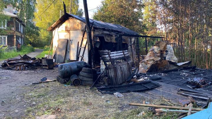 Огонь чудом не перекинулся на дома: последствия сильного пожара в Архангельске