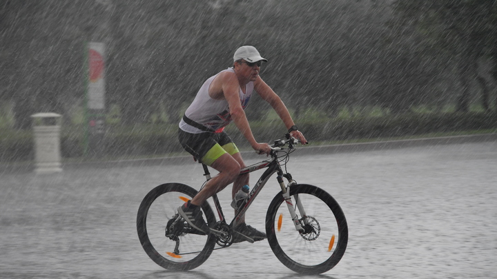 На Кубани 18 июня местами ожидается кратковременный дождь с грозой, ветром до 20 м/с и похолоданием