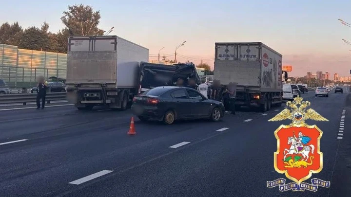 Пять машин столкнулись на Дмитровском шоссе