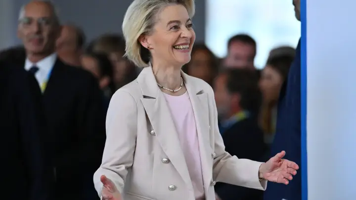 Суд никто слушать не стал: Европарламент оставил фон дер Ляйен у власти