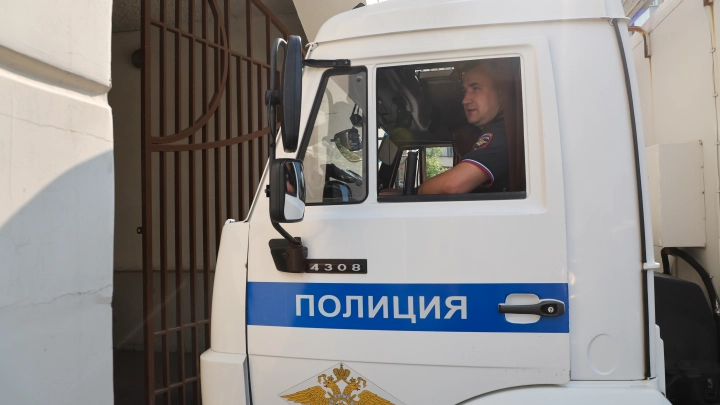 Массовая драка не удалась. В Казани дерущихся парней разогнал случайный автомобилист