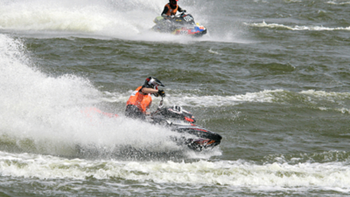 В море Геленджика столкнулись два гидроцикла, есть погибший