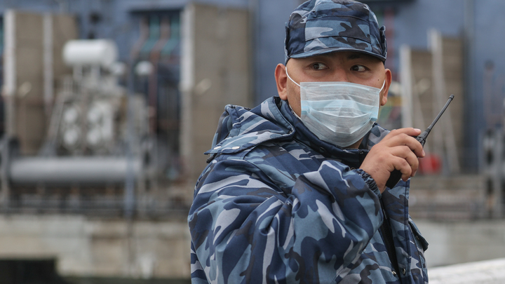 В Новосибирске на ставшей пешеходной улице Ленина выставили охрану