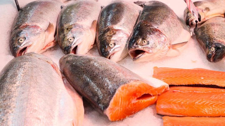 Для профилактики старения нужно каждый день есть рыбу: диетолог Гинзбург