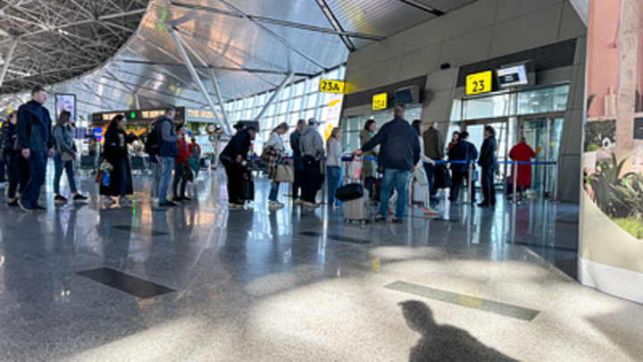 Стычка британского дипломата Додда с журналистами во Внуково попала на видео