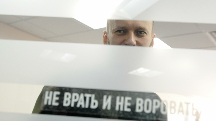 Сидит и предаёт свою страну: Кто вы, господин Ашурков?