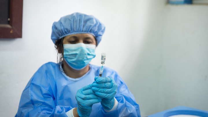 Москвичи пожелали принудительно привить депутатов