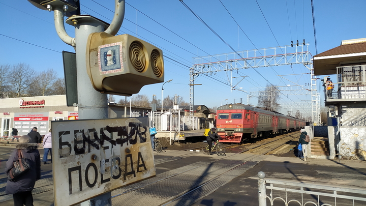 Под Новосибирском поезд насмерть сбил перебегавшую пути женщину