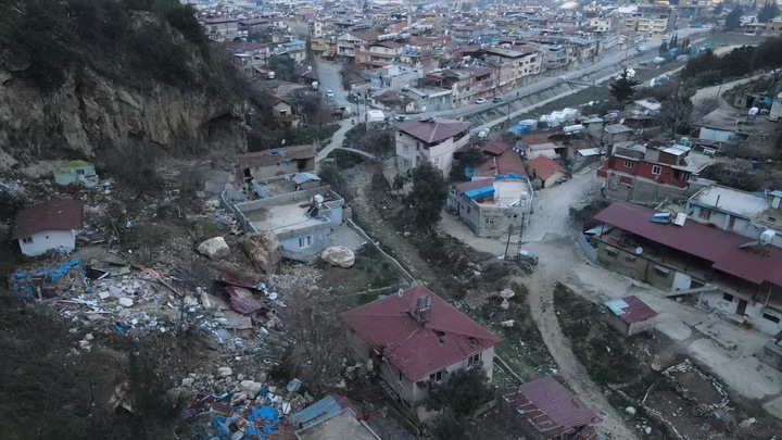 Страшнее, чем в фильме-катастрофе: Разлом после землетрясения в Турции сняли с дрона