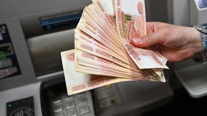 Сработали чётко: В Новосибирске неизвестные вскрыли банкомат в торговом центре
