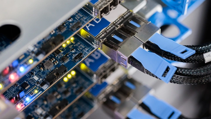 Сайты швейцарских банков оказались парализованы из-за русских хакеров