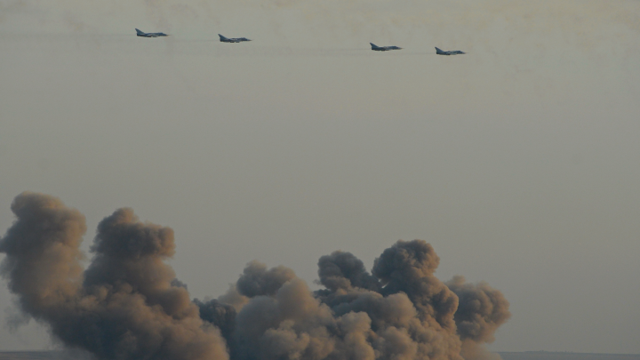 Русские разгромили любимую бригаду Зеленского. Штаб взлетел на воздух: над позицией гигантский гриб - впечатляющие кадры с передовой