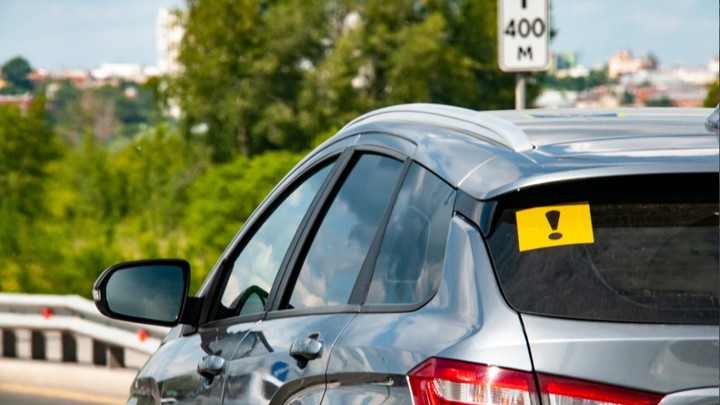 В России хотят ввести максимальные цены на авто русской сборки. Как на табак