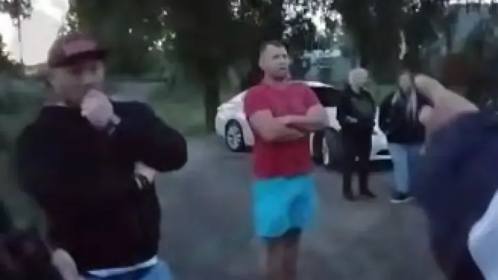 Пнул на эмоциях: житель Челябинской области избил соседку из-за собаки