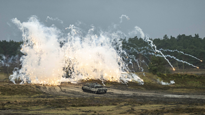 Горят прекрасно: ВСУ потеряли половину машин разминирования Leopard 2R HMBV
