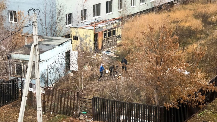 В Тольятти недострой на улице Ларина, 2 стал приютом для бомжей и местом опасной игры для детей