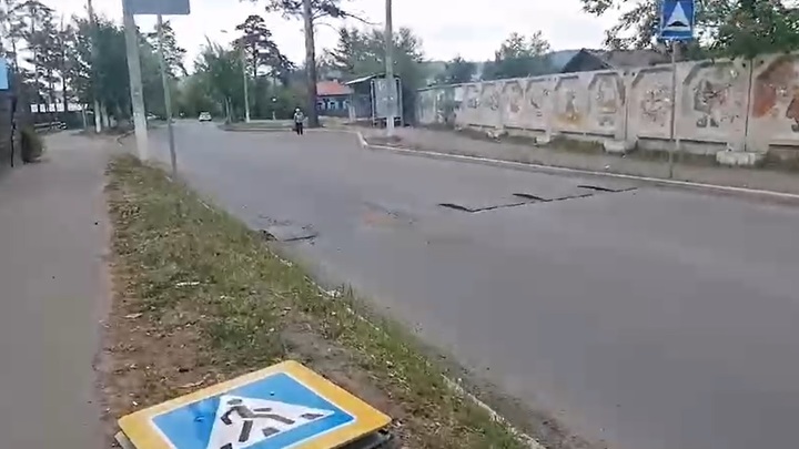 Неизвестные в Чите вырывают дорожные знаки и лежачих полицейских